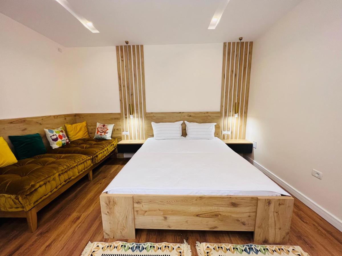 Chestnut Yard Apartment *